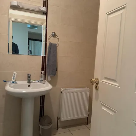 Δωμάτια σε οικογενειακή κατοικία Double Bedroom Close To Κορκ