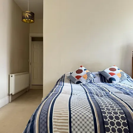 Δωμάτια σε οικογενειακή κατοικία Double Bedroom Close To *